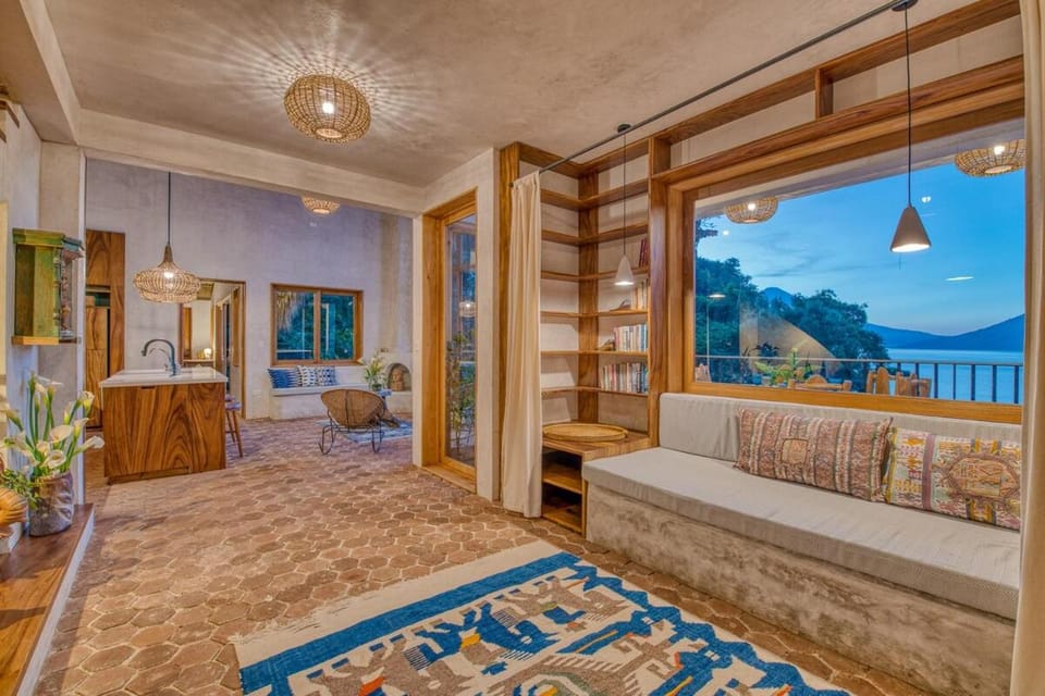 NEW! Jacuzzi, lake-access luxury House in Sololá Department