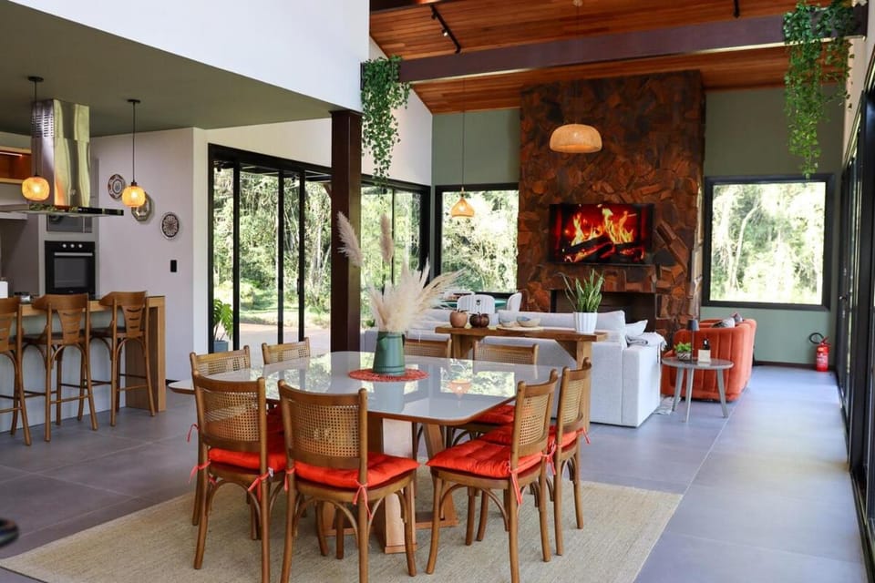 TV and multimedia, Living room, Dining area
