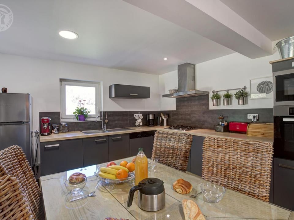 Gîte spacieux et moderne avec terrasse au cœur de la nature - FR-1-496-363 House in Auvergne-Rhône-Alpes