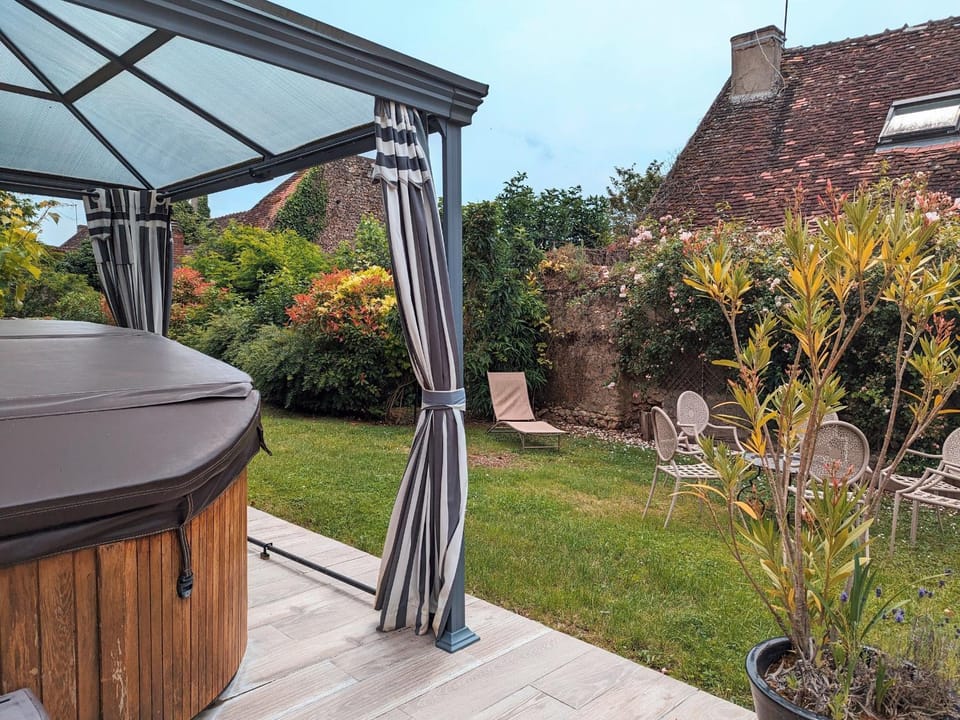 Charmant gîte au cœur du Berry avec jacuzzi et terrasse - FR-1-591-757 House in Centre-Val de Loire