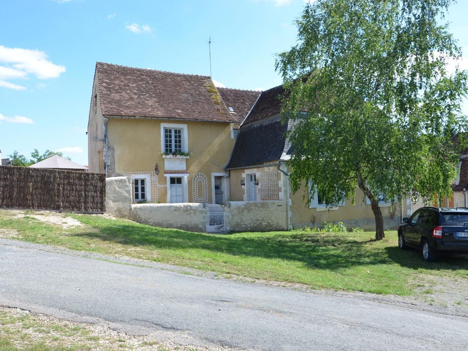 Charmant gîte au cœur du Berry avec jacuzzi et terrasse - FR-1-591-757 House in Centre-Val de Loire