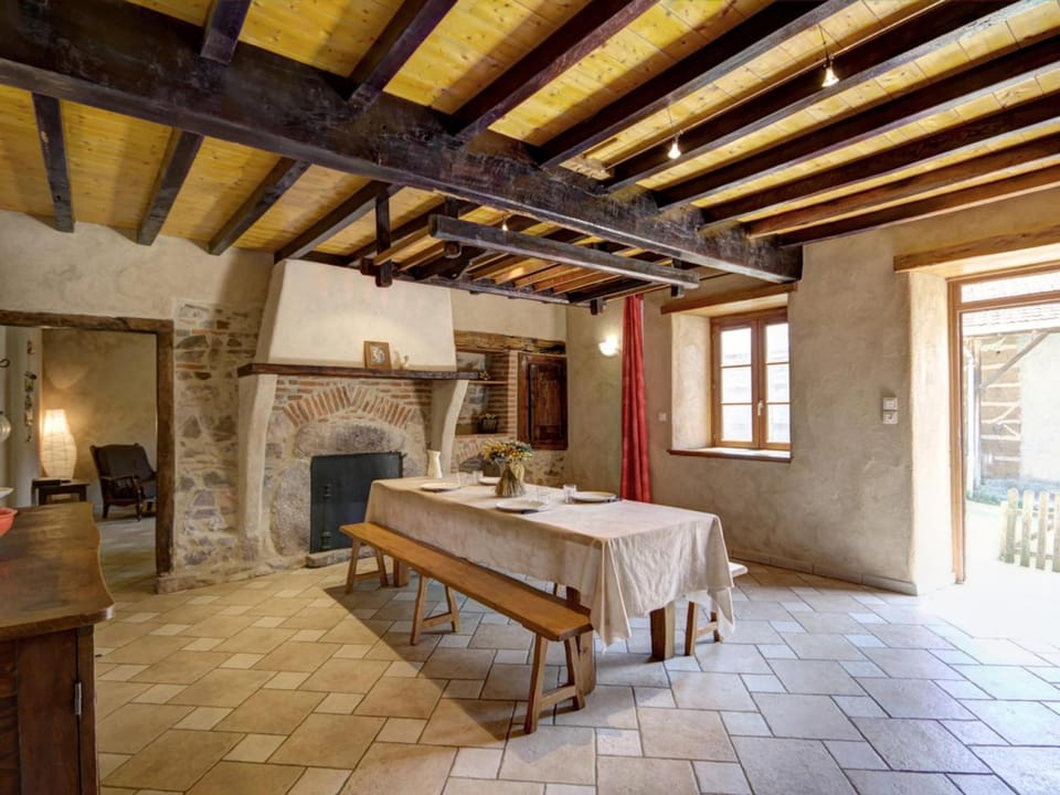 Maison de charme avec terrasse et jardin, enfants et animaux acceptés - FR-1-496-361 House in Auvergne-Rhône-Alpes