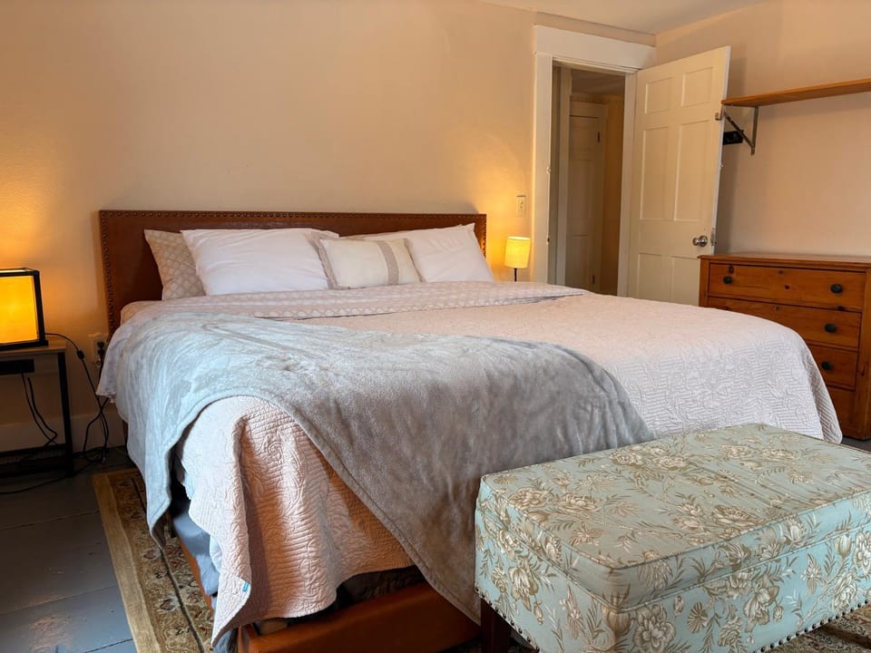 My Valhalla Farm-Room Rentals Bed and Breakfast in Oakland