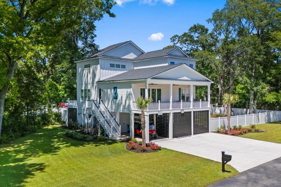 Island Lullaby Heated & Cooled Spa & Arcade House in South Carolina