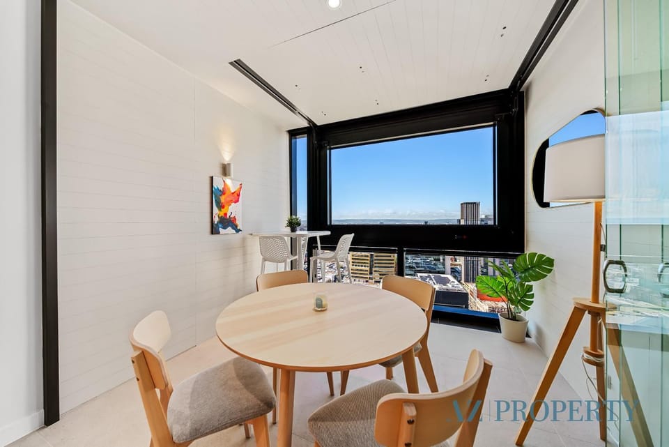 Perth's Modern 1BR Apartment with Pool & Gym - City Living Apartment in Perth
