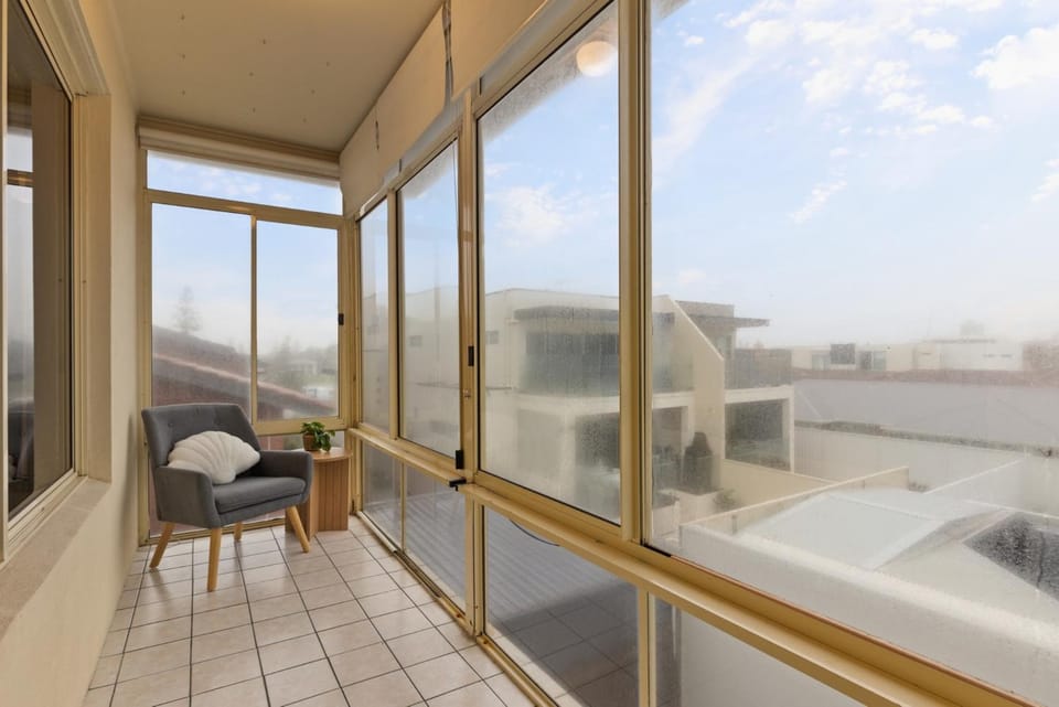 Beachside 2-Bed Apartment with Balcony Views Apartment in Adelaide