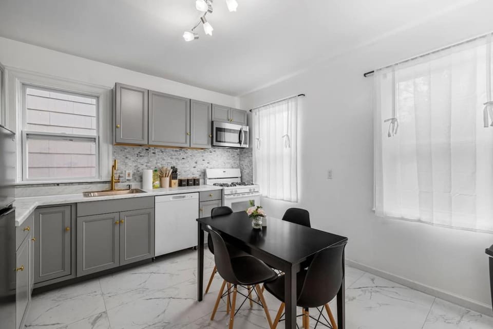 3Beds15 Baths - Game room, Falls, Sleeps 10 House in Niagara Falls