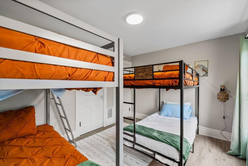 3Beds15 Baths - Game room, Falls, Sleeps 10 House in Niagara Falls