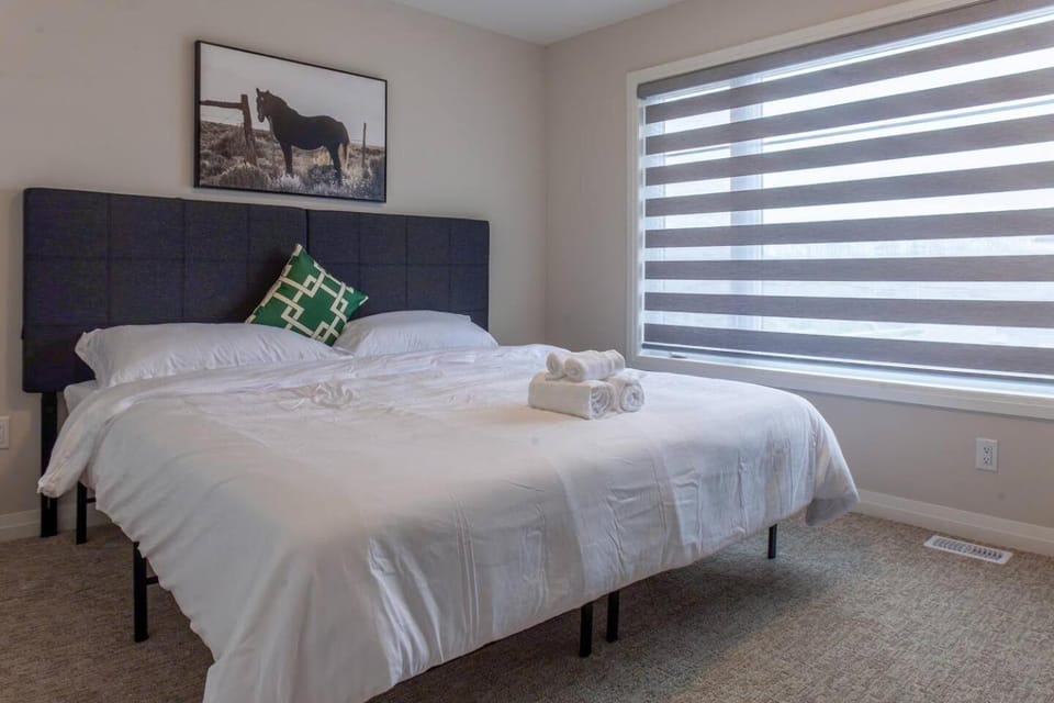 4Bed25 BathBrand newNiagara FallsSleeps12 House in Welland