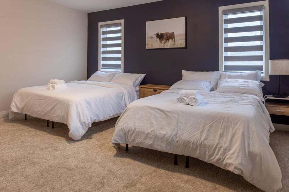 4Bed25 BathBrand newNiagara FallsSleeps12 House in Welland