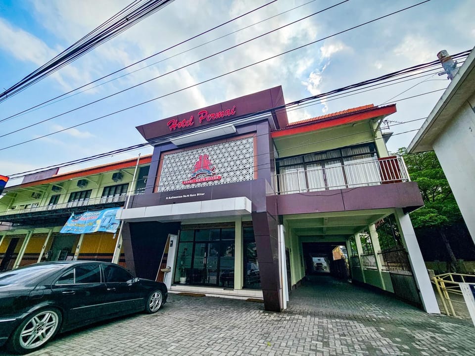 Facade/entrance