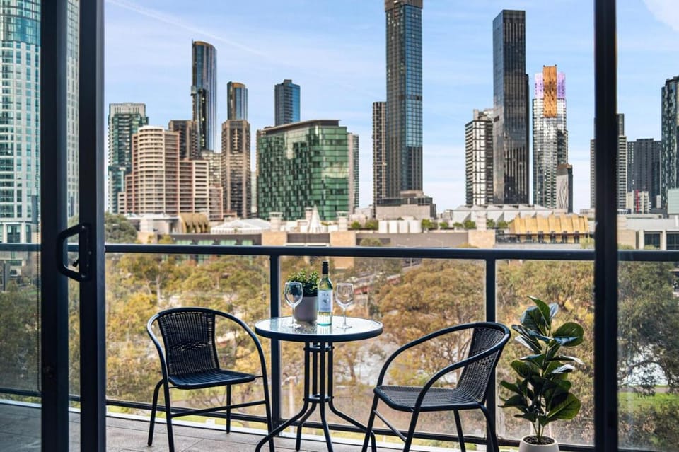 View (from property/room), Balcony/Terrace, City view