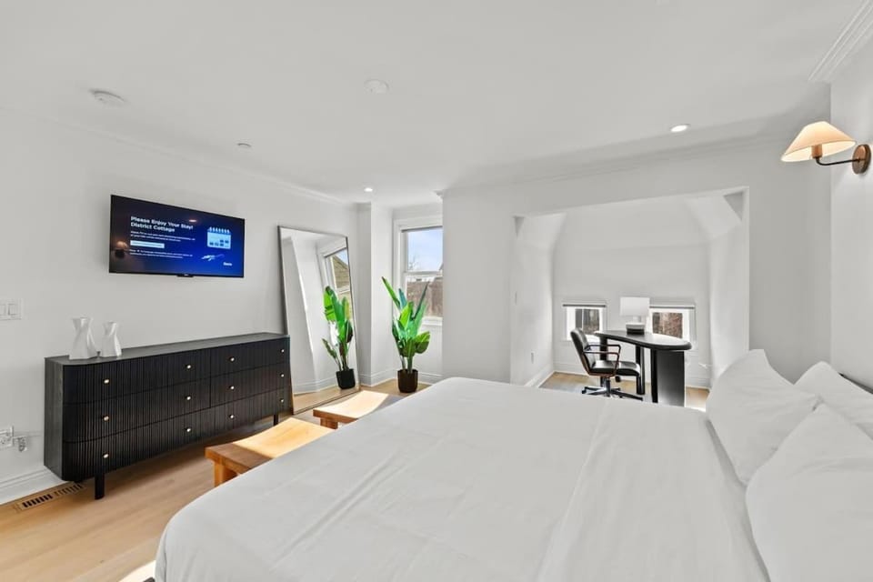 Historical DC Luxury Home 5BR & 3 BA Bloomingdale #DCottage House in District of Columbia