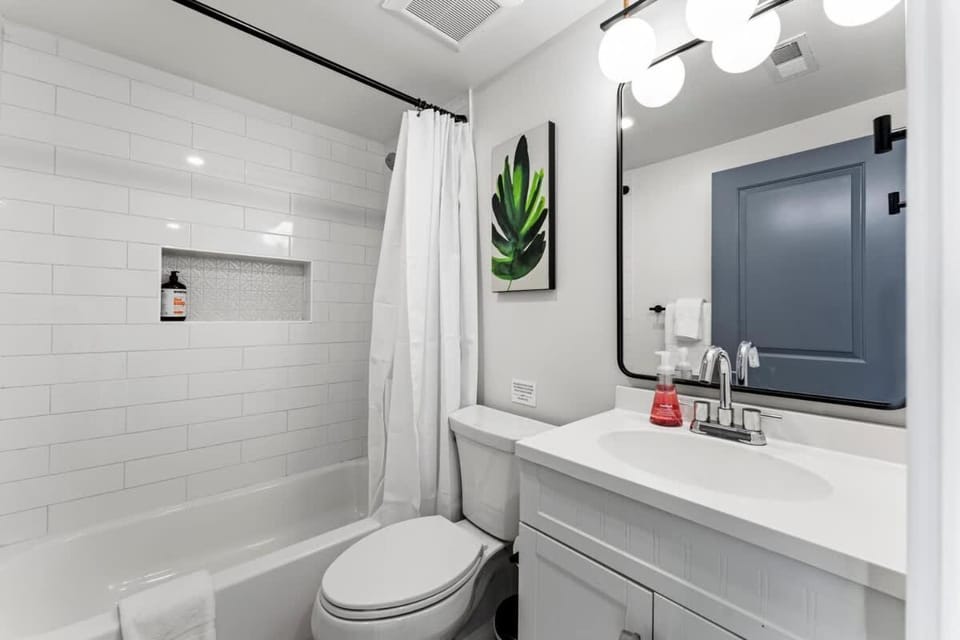 Mid-Century DC Condo Central Bloomingdale 2BR & 1BA #DCottage House in District of Columbia