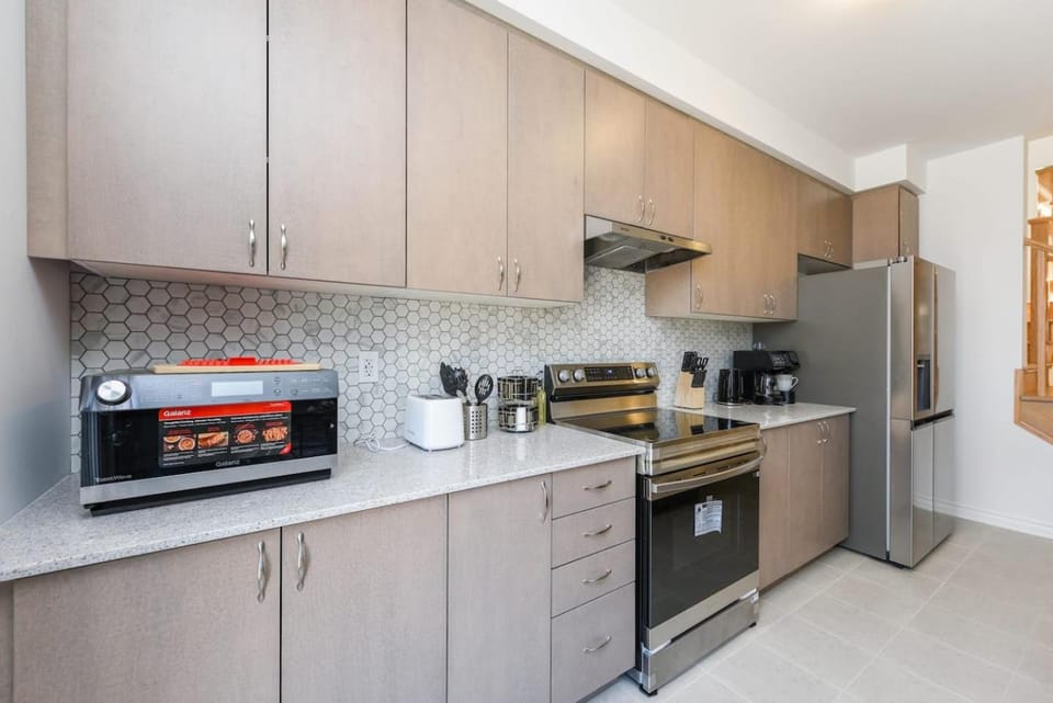 Brand New 7beds-kingbedsfamilysleep15playtable House in Burlington