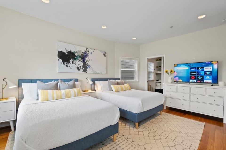 Central DC Retreat Luxury In-Law Suite 3BR & 3 BA #DCottage House in District of Columbia