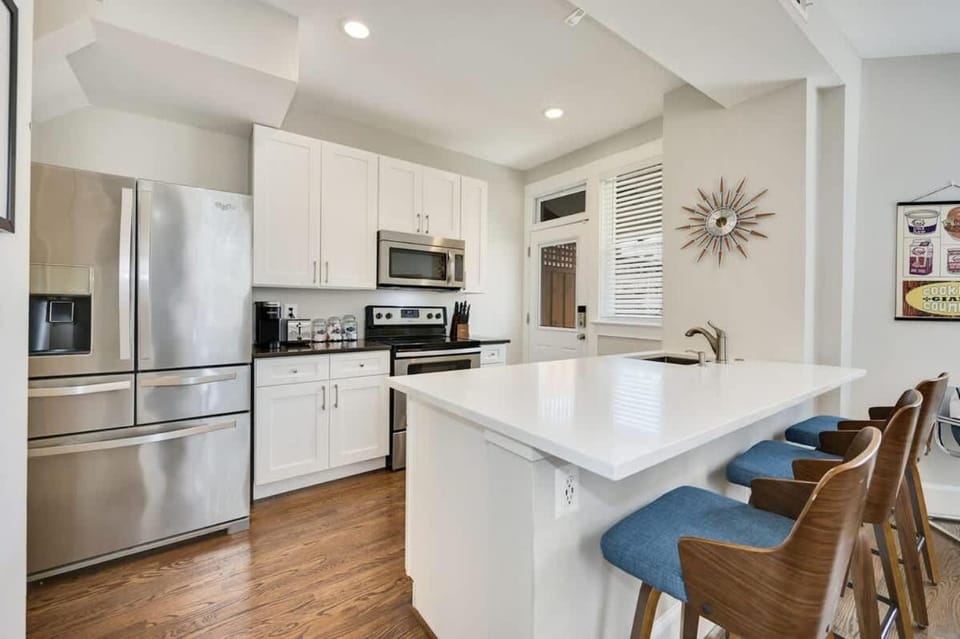 Mid-Century Townhome Steps from Restaurants #DCottage House in District of Columbia