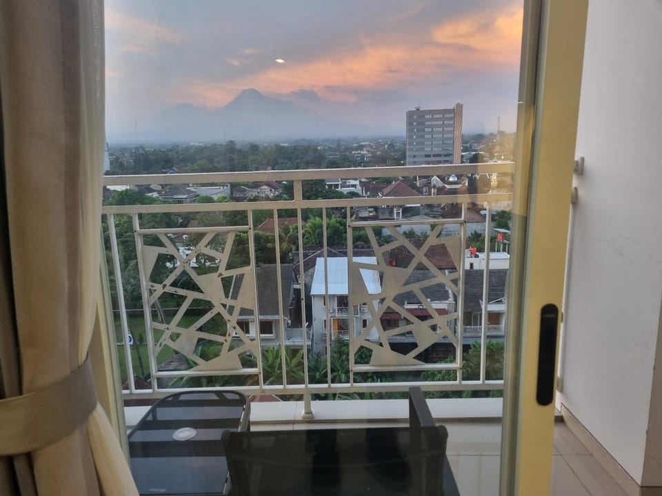 Balcony/Terrace, Mountain view