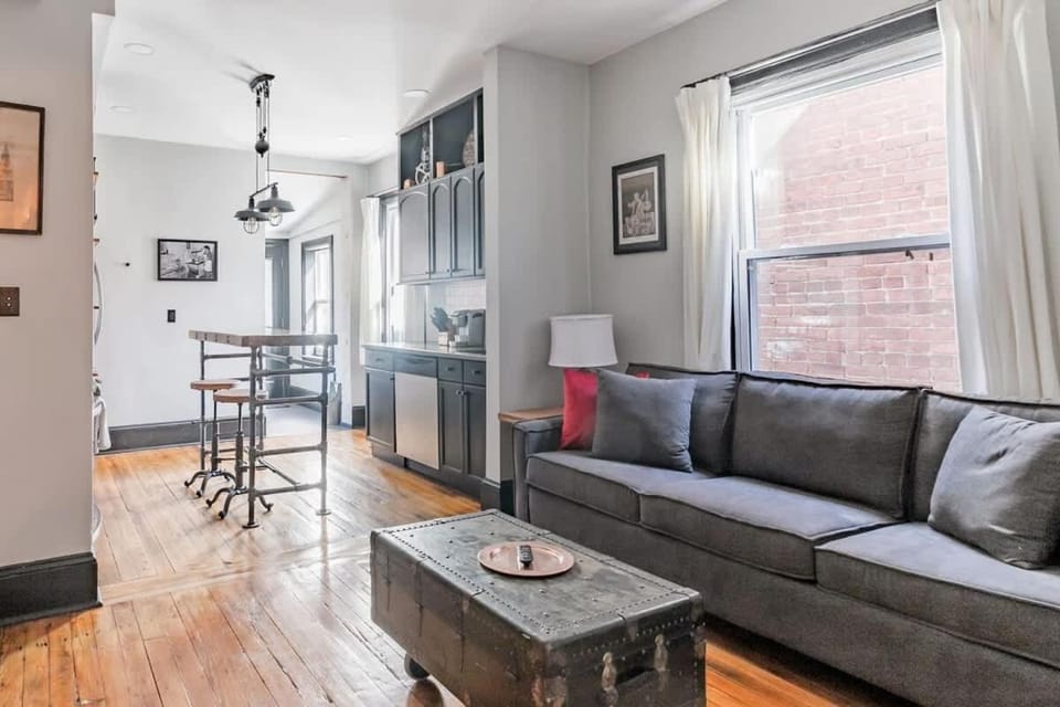 Industrial Loft Offers Historic Feel with Modern Amenities 3BR & 2BA #DCottage House in District of Columbia