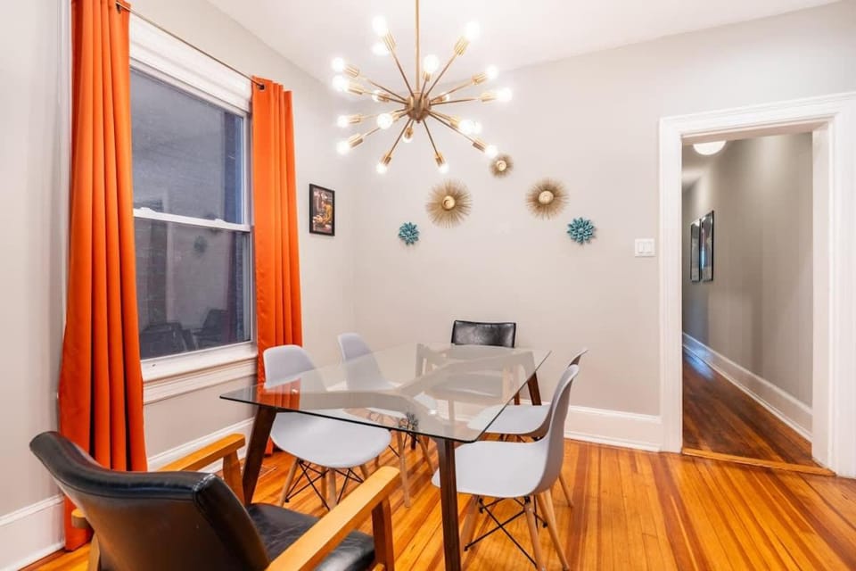 Mid-Century Marvel Steps from Restaurants Bars and Markets 3BR & 2BA House in District of Columbia