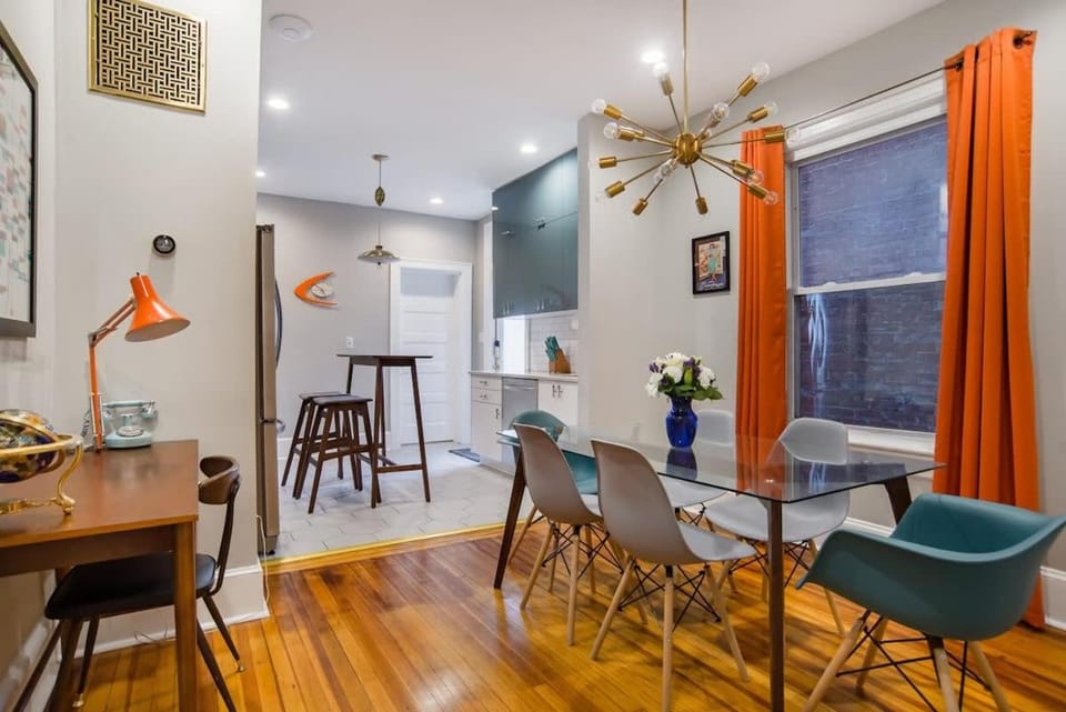 Mid-Century Marvel Steps from Restaurants Bars and Markets 3BR & 2BA House in District of Columbia