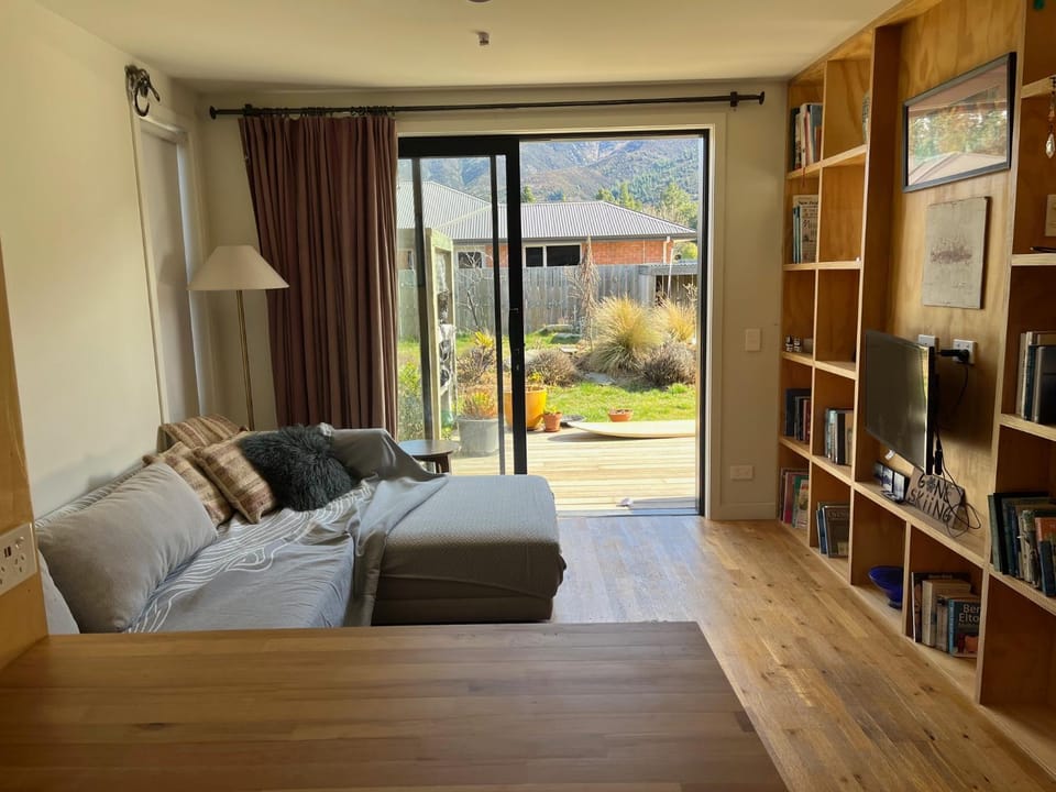 Lake Hawea Little Maude Snug House in Otago