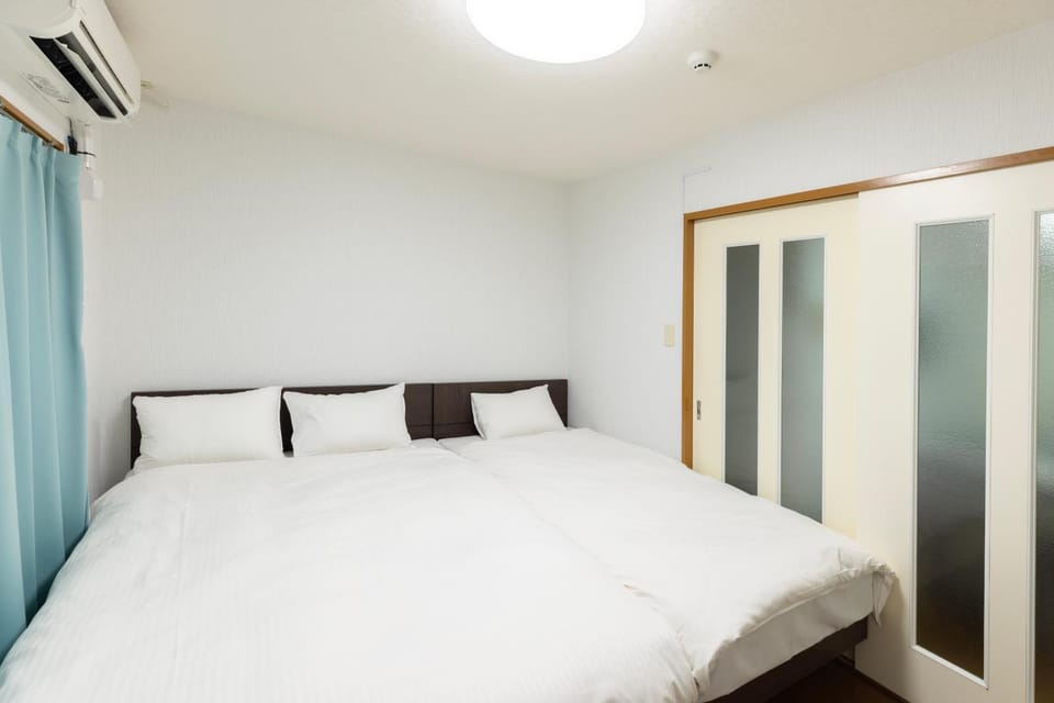 Bed, Photo of the whole room, Bedroom, air conditioner