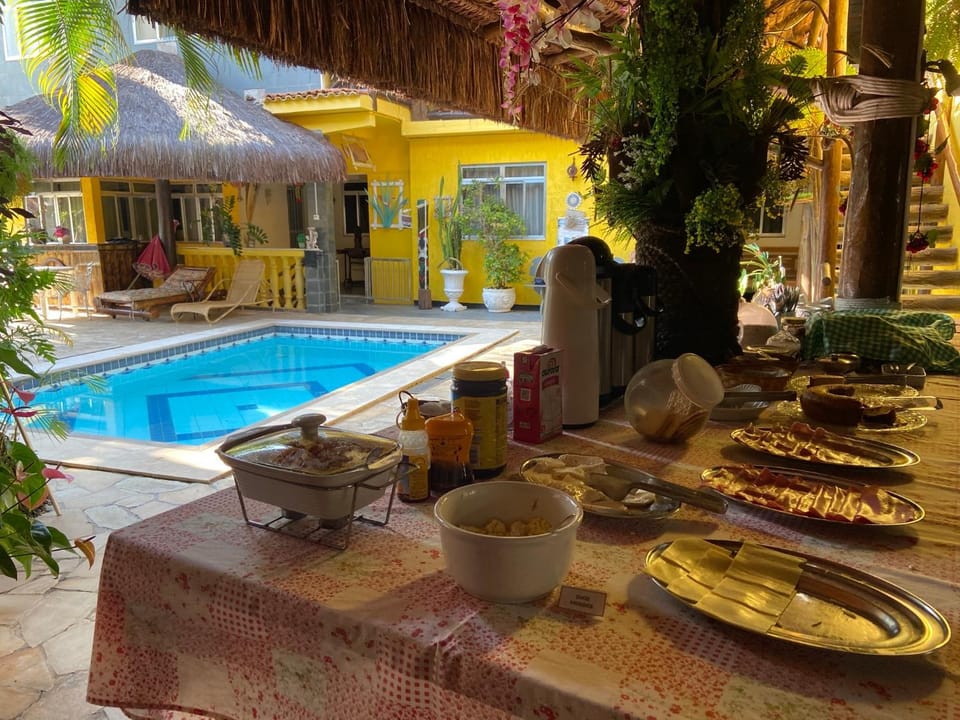 Food and drinks, Pool view, Breakfast
