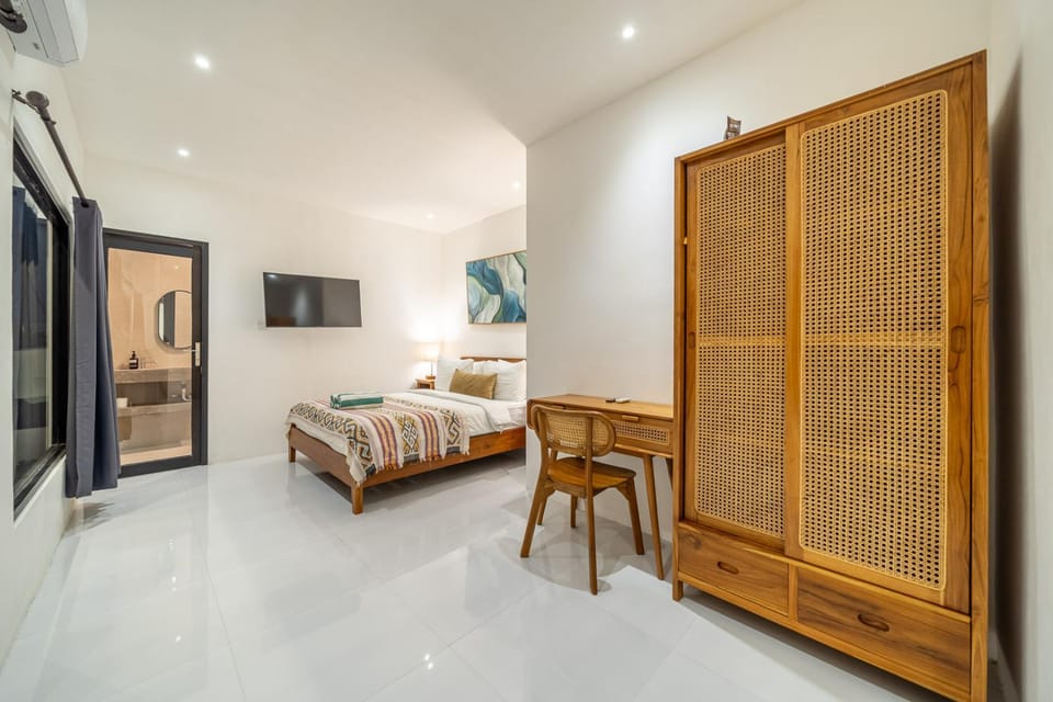 Bed, TV and multimedia, Photo of the whole room, Bedroom, wardrobe