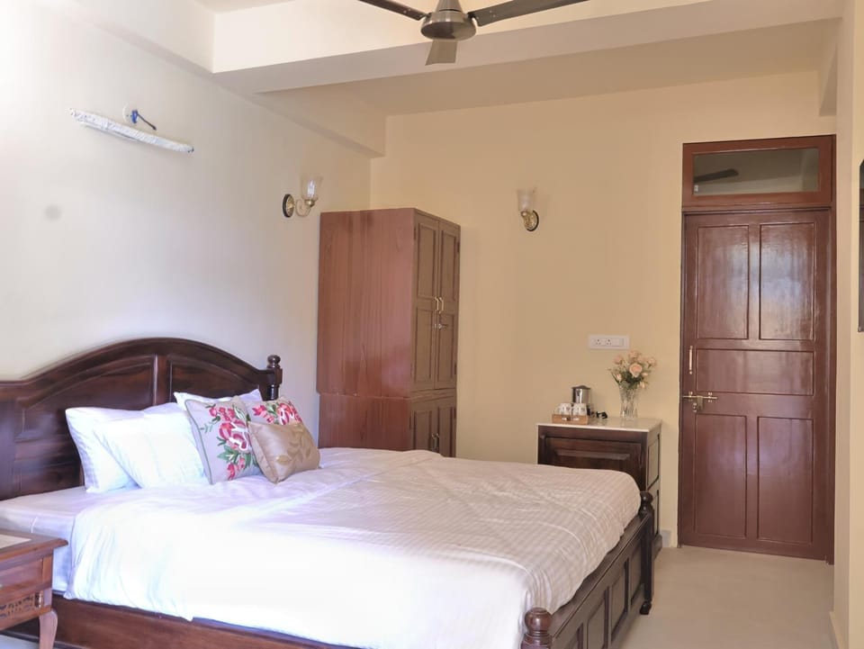 Bed, Photo of the whole room, Bedroom, wardrobe