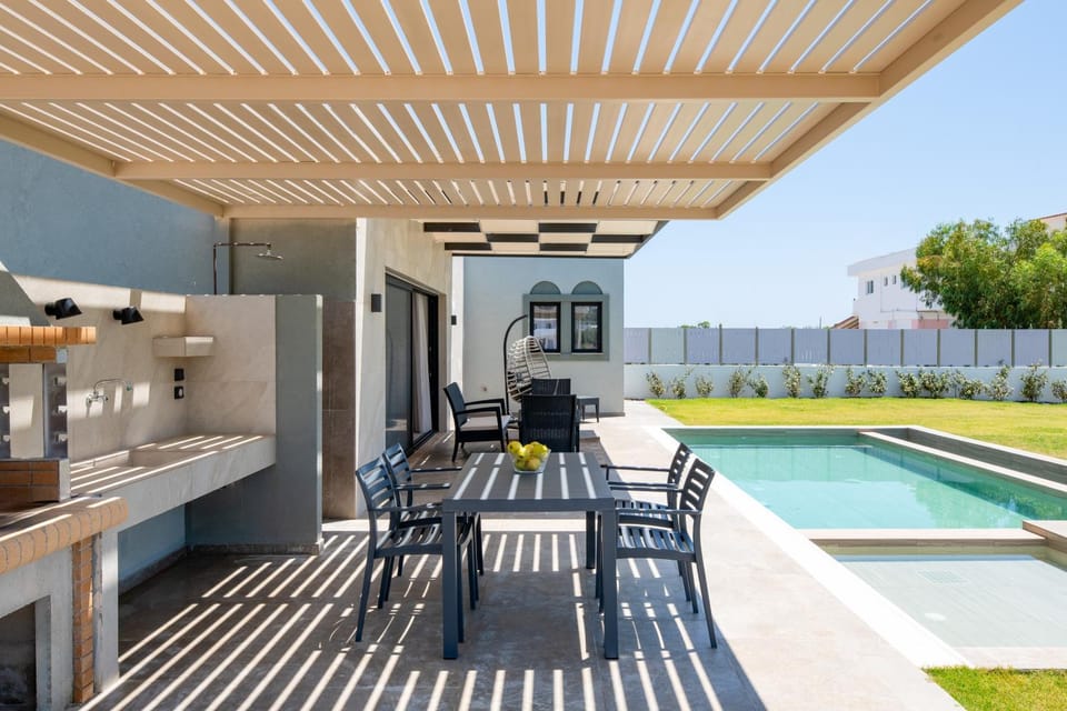 Balcony/Terrace, Pool view, Swimming pool