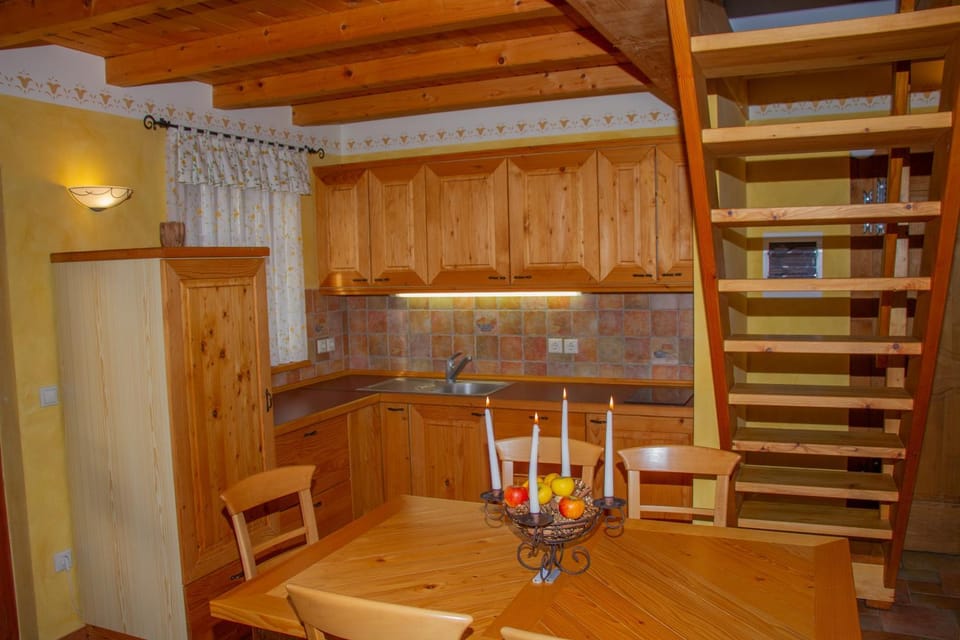 Kitchen or kitchenette, Decorative detail, Dining area, kitchen