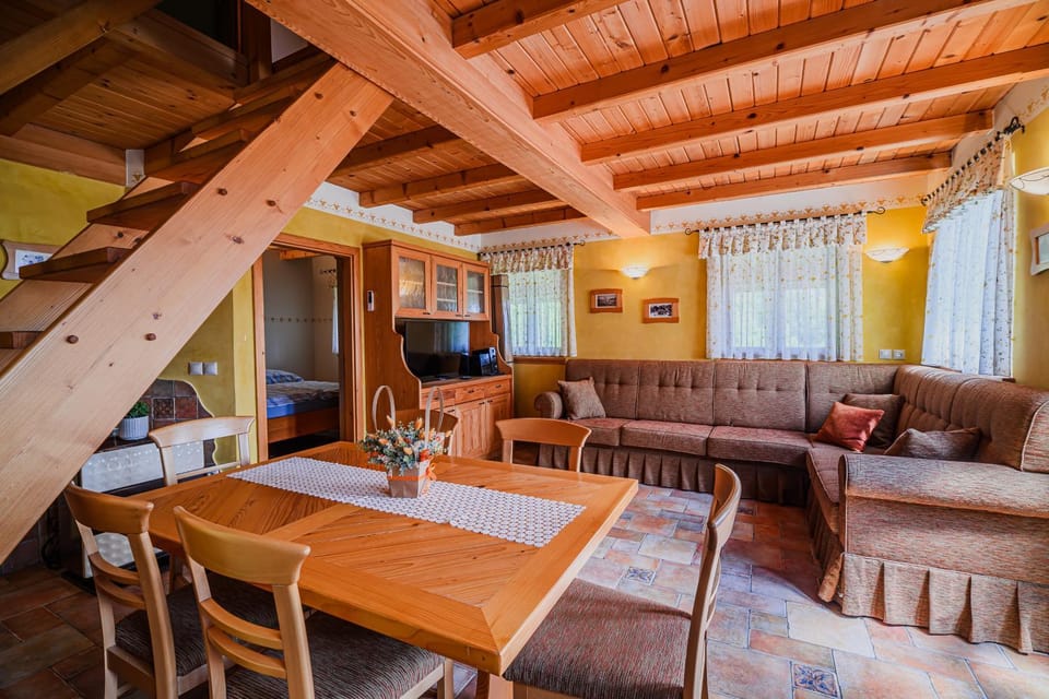 Seating area, Dining area
