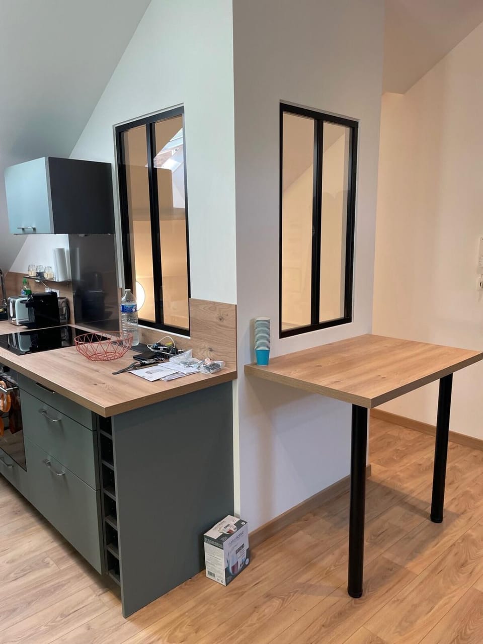 Kitchen or kitchenette, Dining area