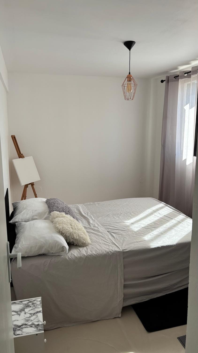 Bed, Photo of the whole room, Bedroom