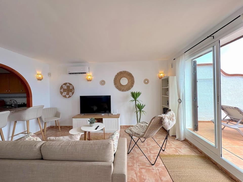 TV and multimedia, Living room, Dining area