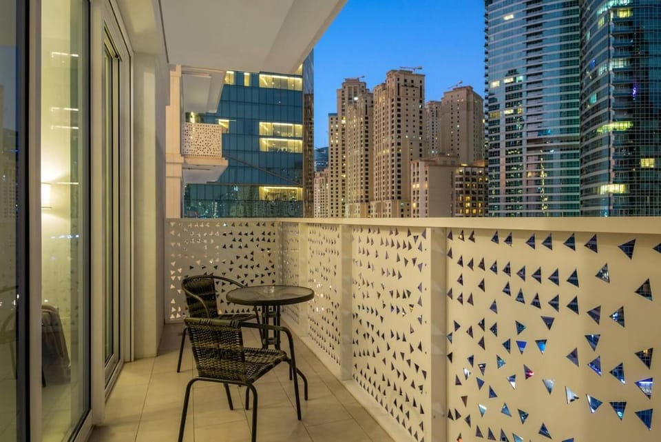 Stylish 1BR Apartment in JBR with Beach Access & Dubai Marina Views Apartment in Dubai