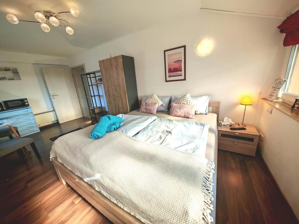 Bed, Photo of the whole room, wardrobe