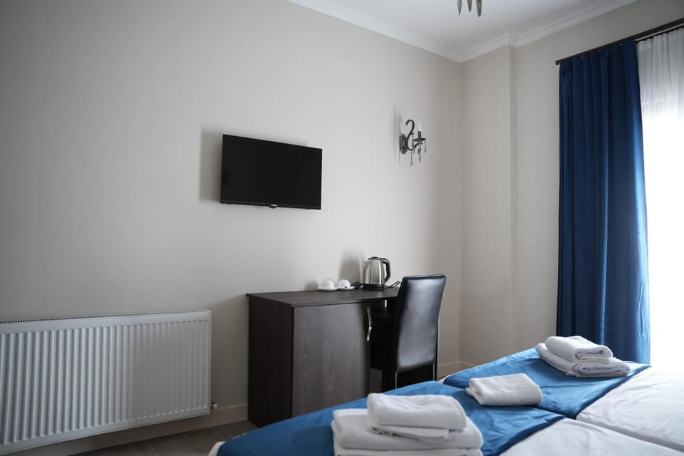 Bed, Photo of the whole room, internet, towels