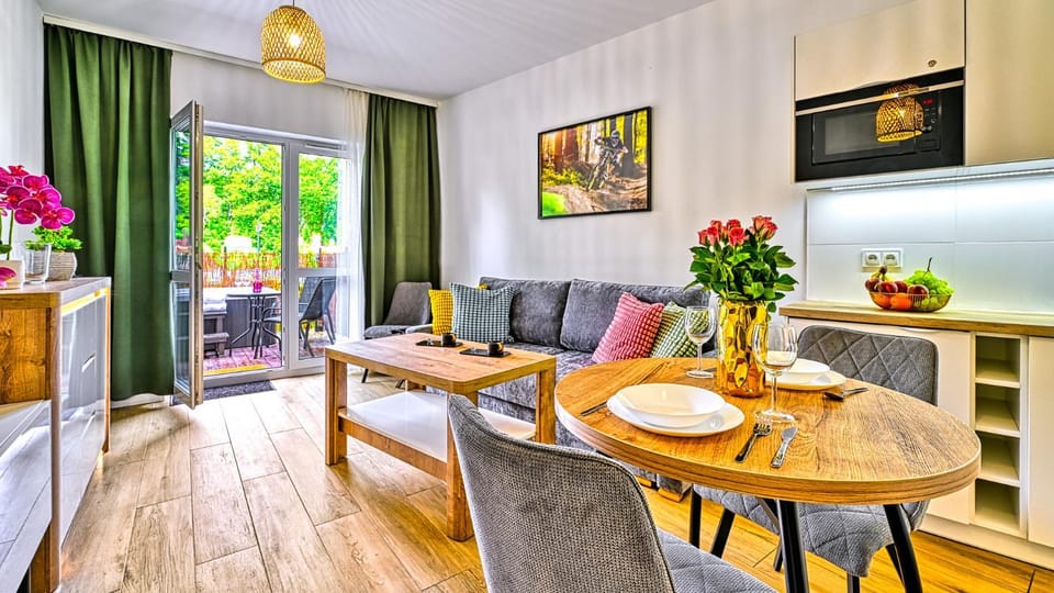 Kitchen or kitchenette, Seating area, Dining area