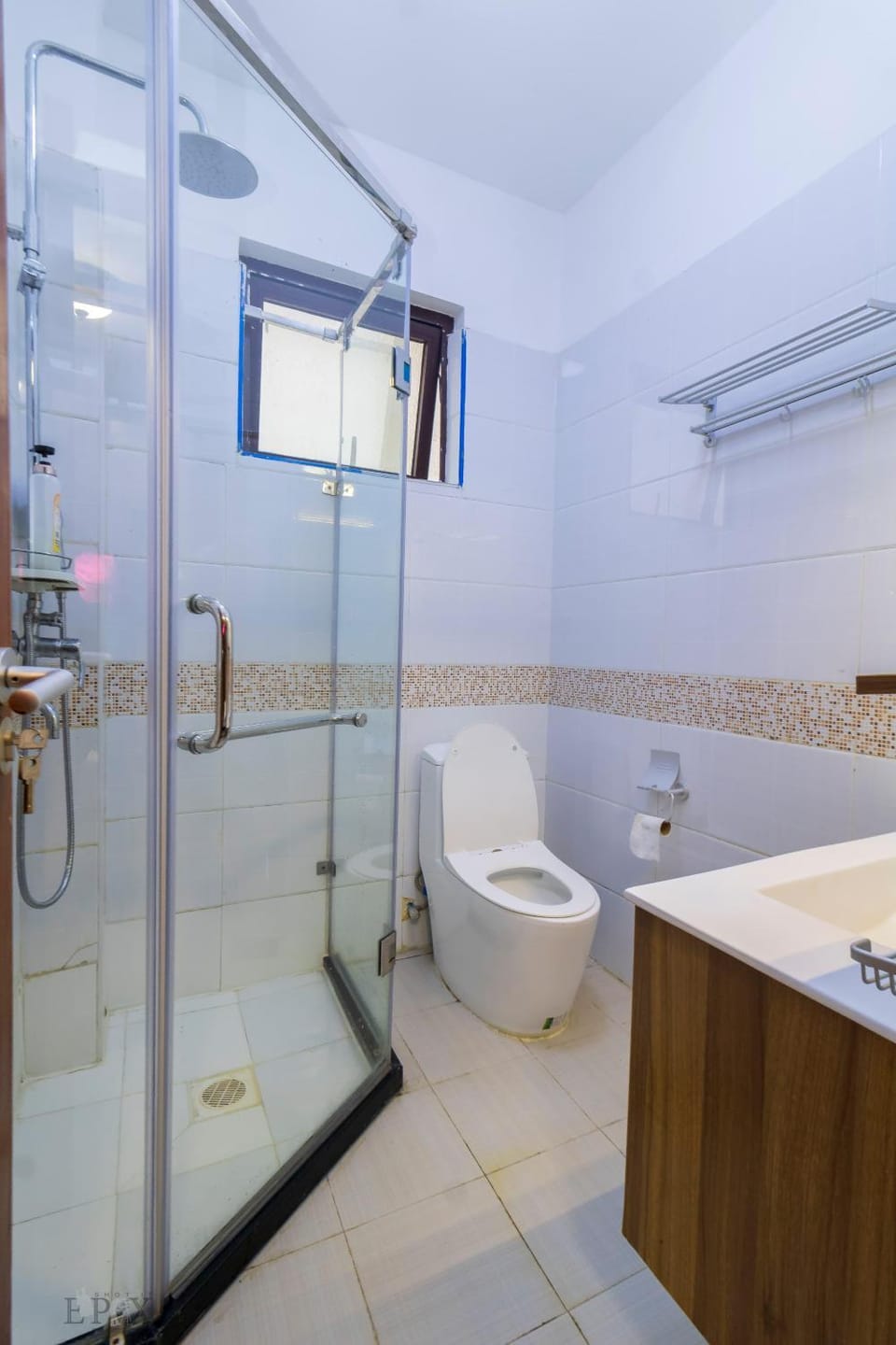stunning two bedroom apartment with swimming pool, fully equipped gym, private parking space, children playground and unbeatable scenic city views Apartment in Nairobi