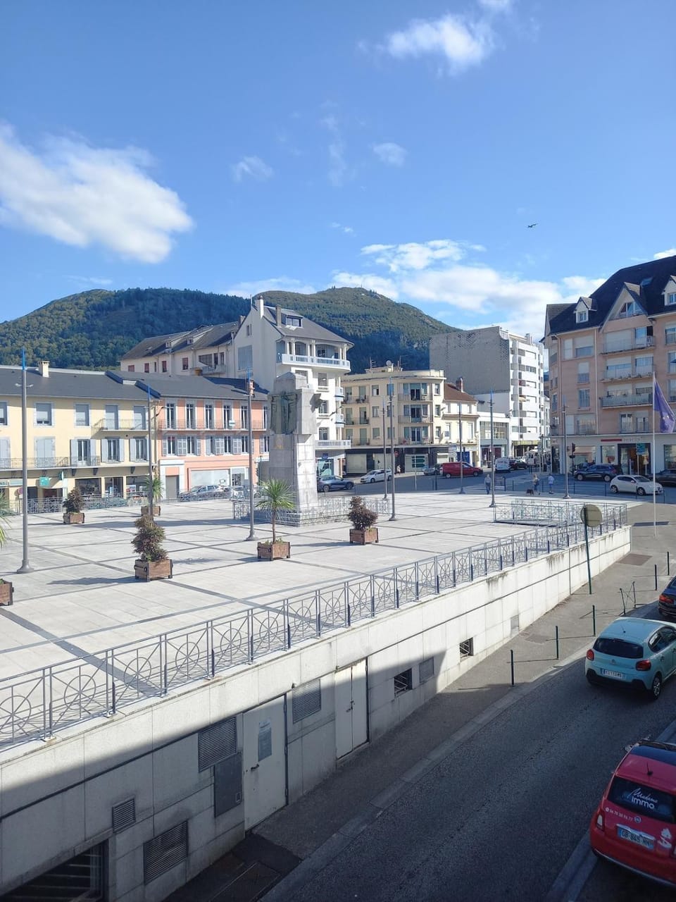 T2 Hypercentre Vue Église Paroissiale et place principale Apartment in Lourdes