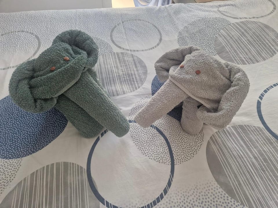 Bedroom, towels