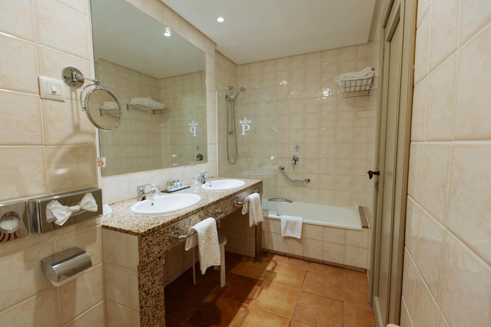 Bathroom, Decorative detail