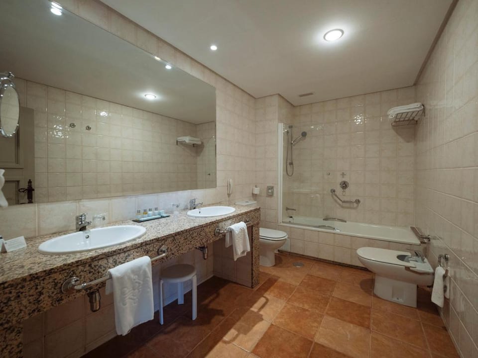 Bathroom, Decorative detail