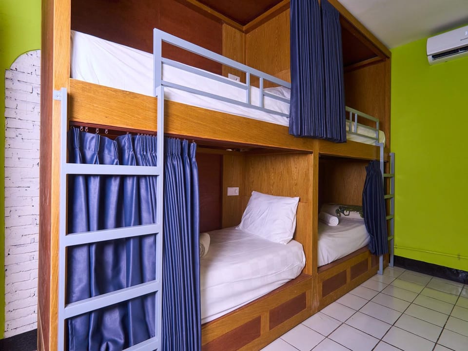 Bed, bunk bed