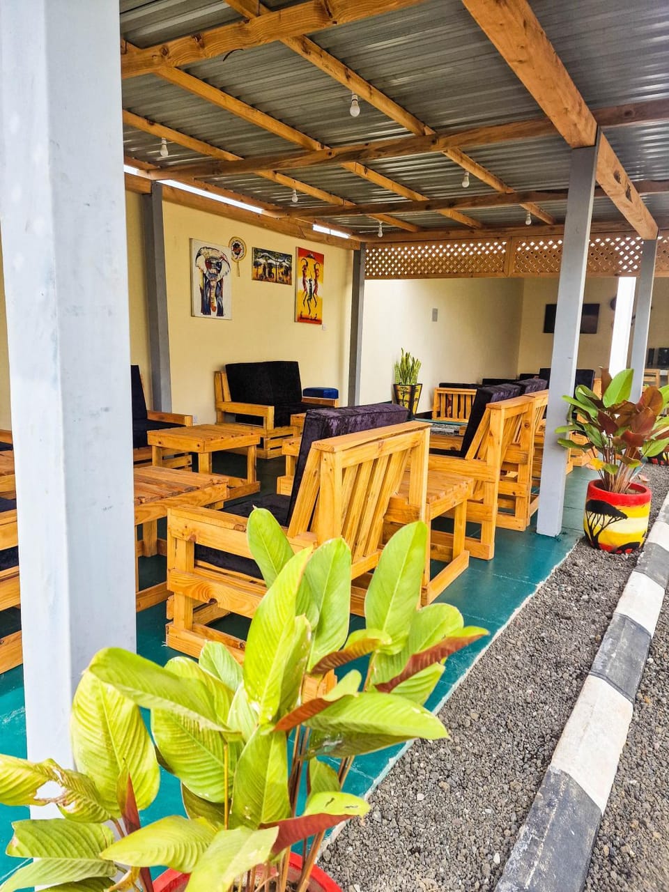 Restaurant/places to eat, Lounge or bar