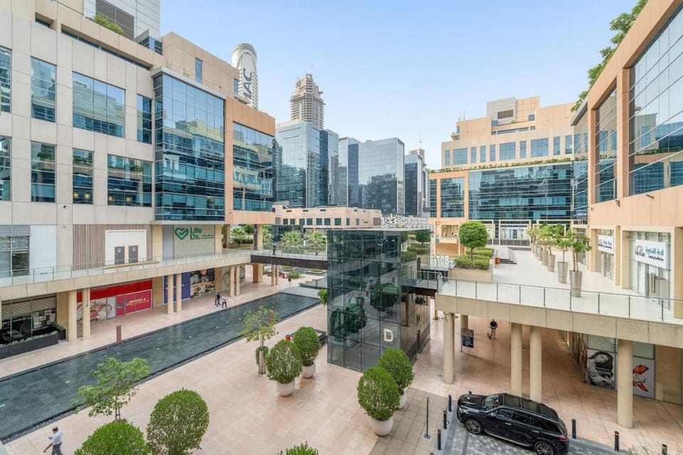 Dubai 1BR City Views, Near Downtown Dining, Culture & Attractions Apartment in Dubai