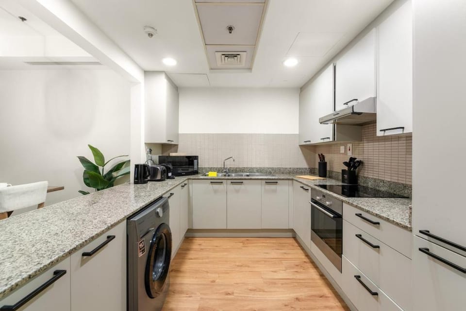Dubai 1BR City Views, Near Downtown Dining, Culture & Attractions Apartment in Dubai