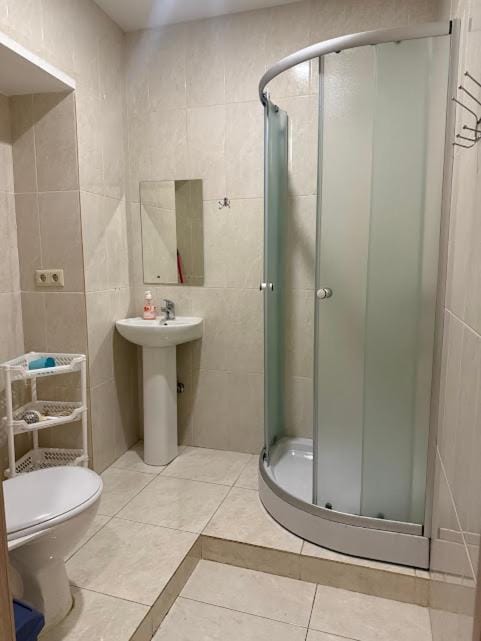 Shower, Toilet